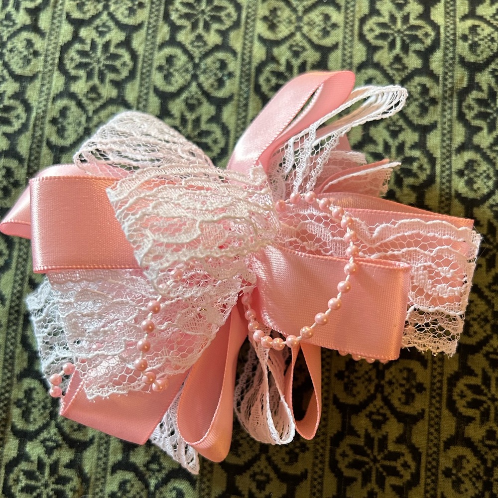 VTG 80s Pink Ribbon, lace, and fake pearl Clip Hair Bow. Unbranded.